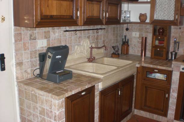 Country Kitchen in  travertine scabas